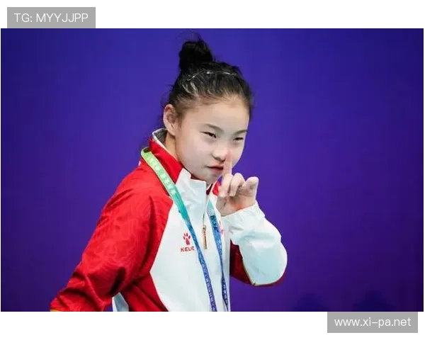 管晨辰今天穿羽绒服出门，朋友圈瞬间炸锅了？