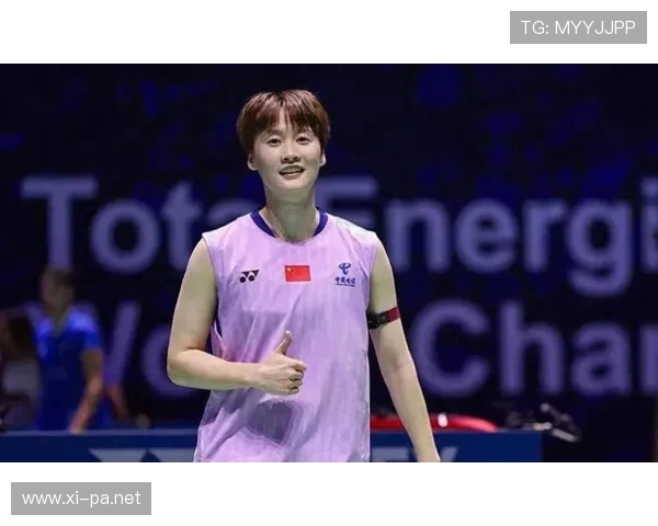 陈雨菲赛场冷得像计时器，逛街背个名牌包像顺手买瓶矿泉水，反差太绝了